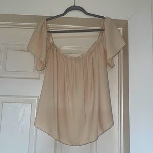 Light, sweet, strapless/shoulderless top. Perfect for summer!